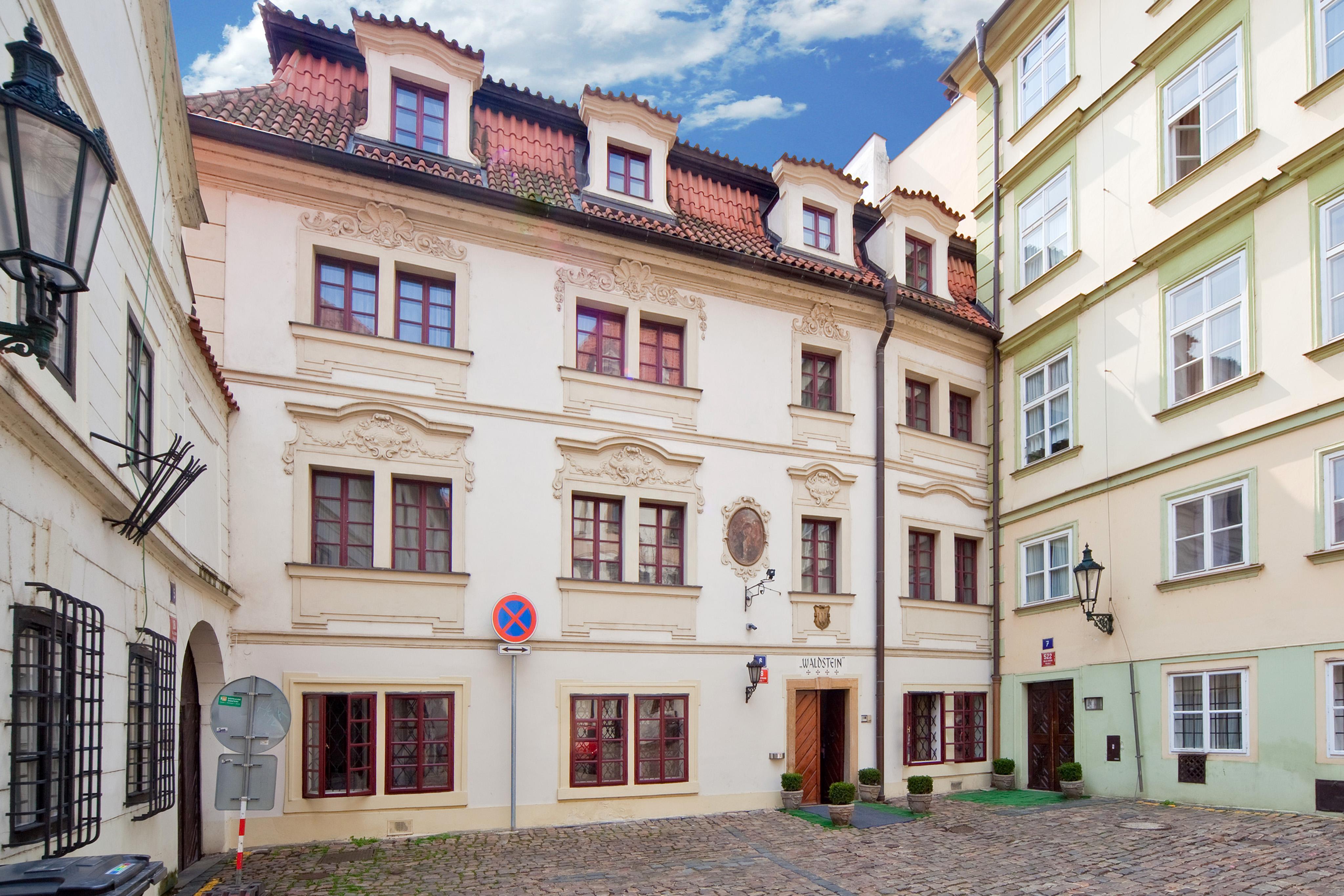 Hotel Waldstein Praha Bagian luar foto