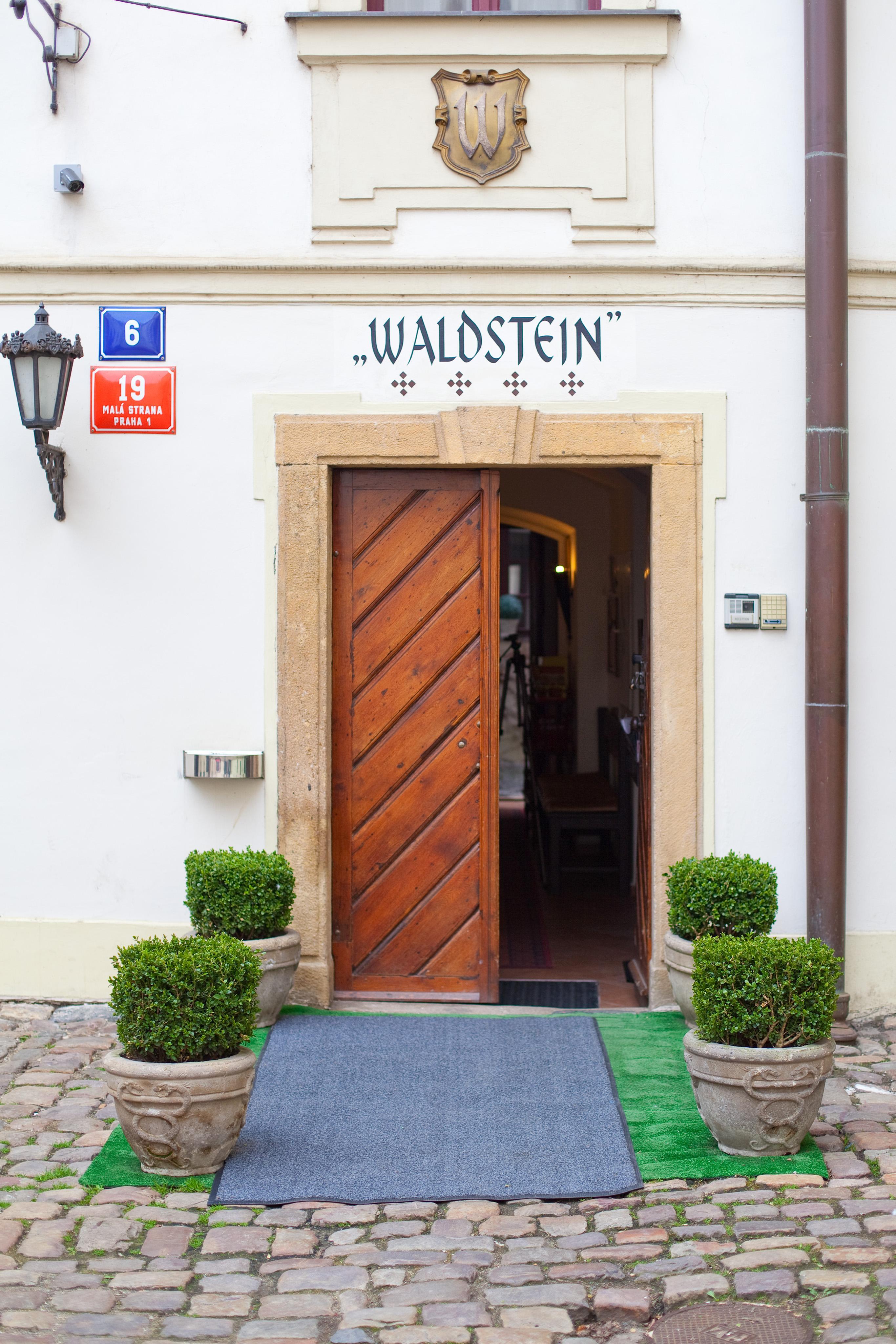Hotel Waldstein Praha Bagian luar foto