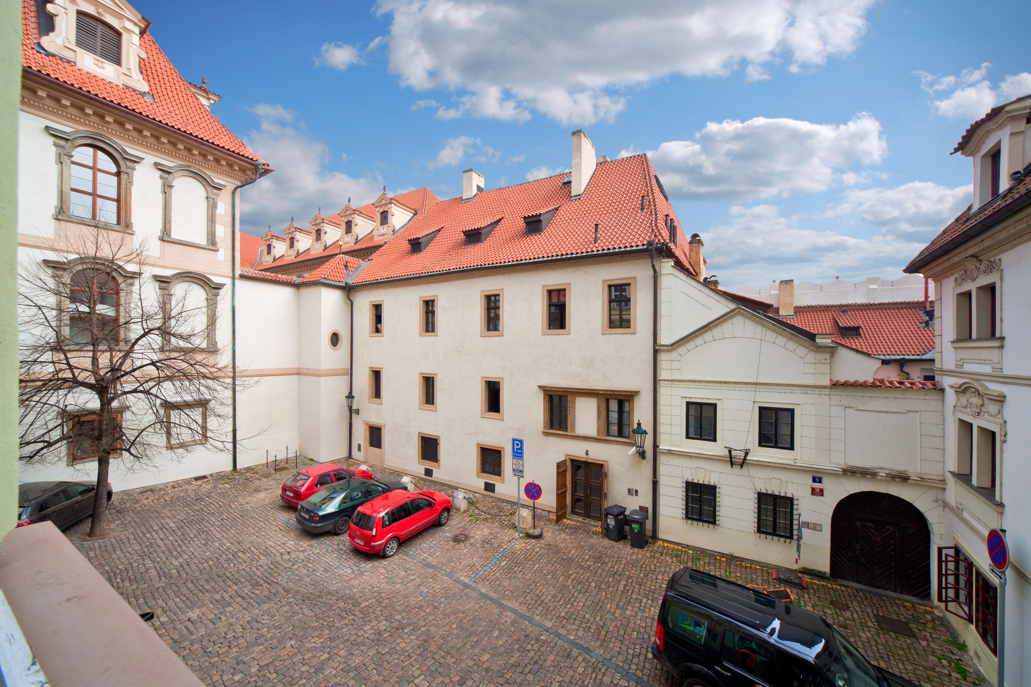 Hotel Waldstein Praha Bagian luar foto