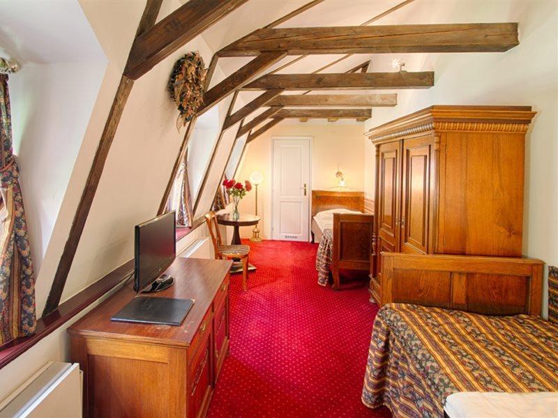 Hotel Waldstein Praha Bagian luar foto