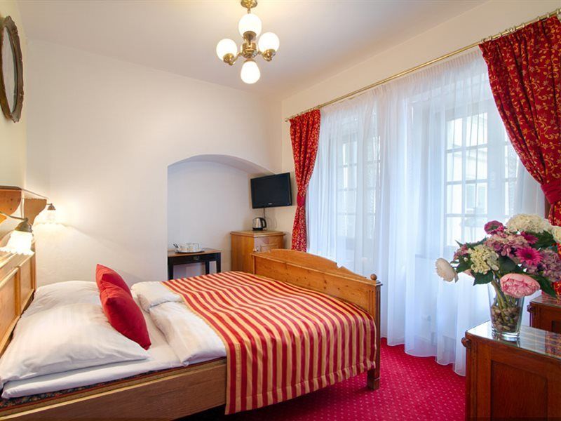Hotel Waldstein Praha Bagian luar foto
